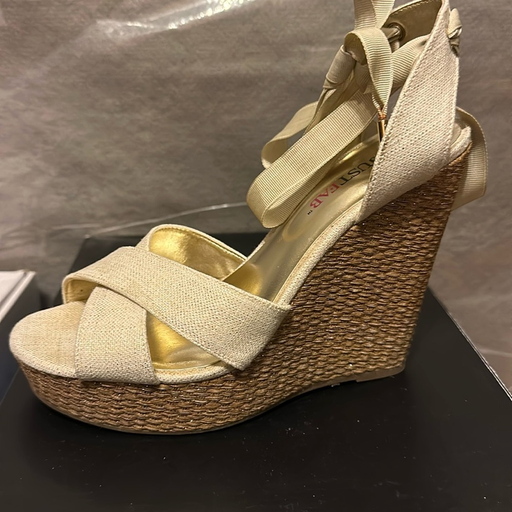 lace up wedges